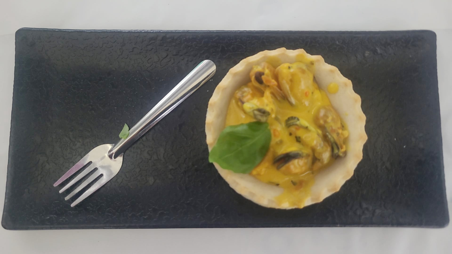 Lee más sobre el artículo Tartaleta de mejillones al azafrán