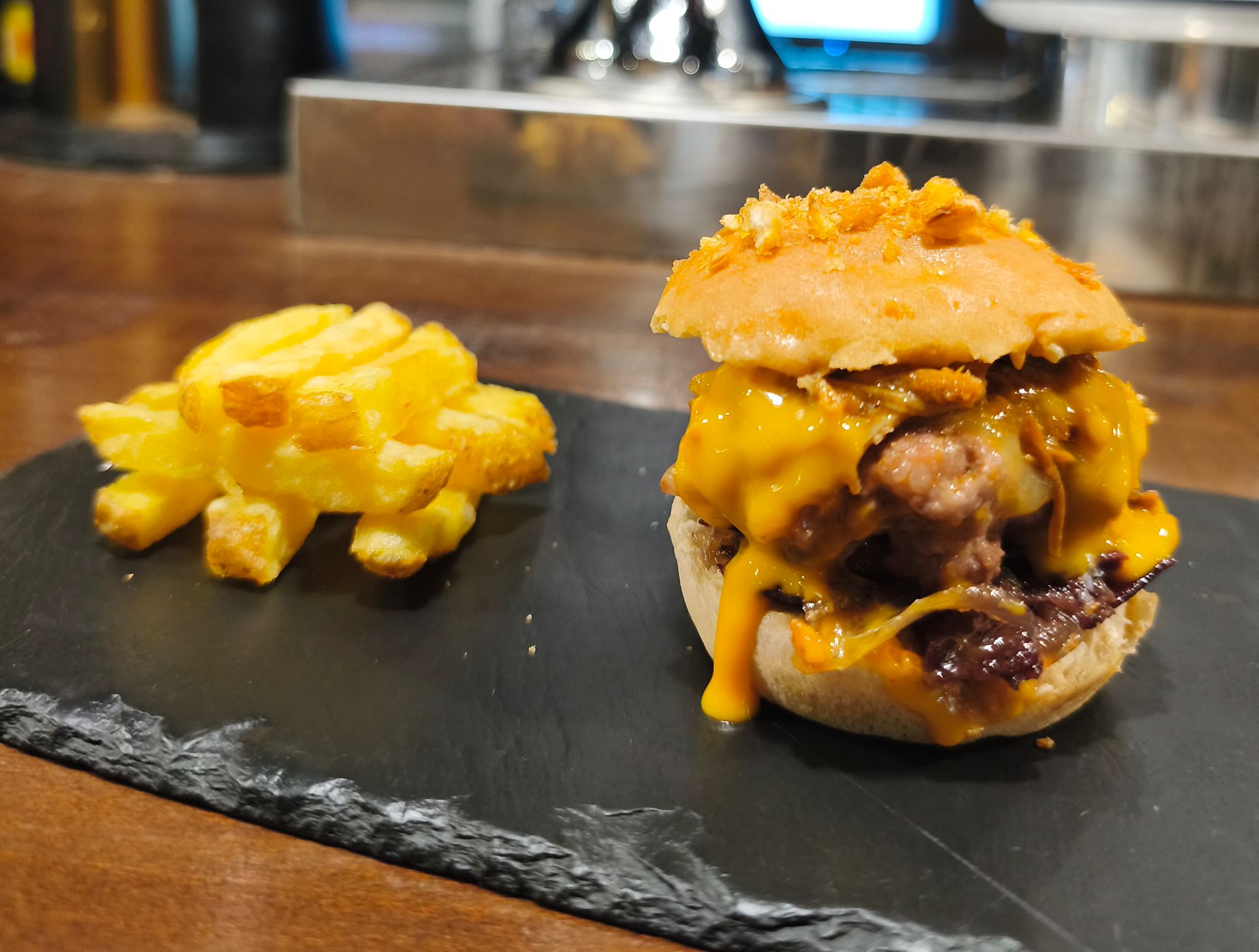 Lee más sobre el artículo Mini hamburguesa Trifásica