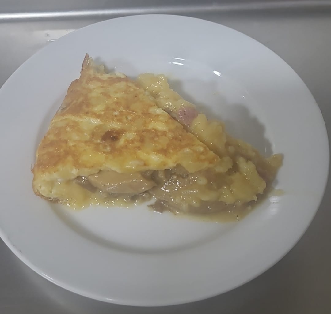 Lee más sobre el artículo La Esperanza – Tortilla de setas con jamon y salsa de boletus